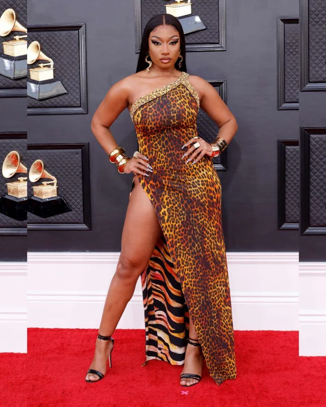 “Qremmi”nin qırmızı xalısında dəb yarışı