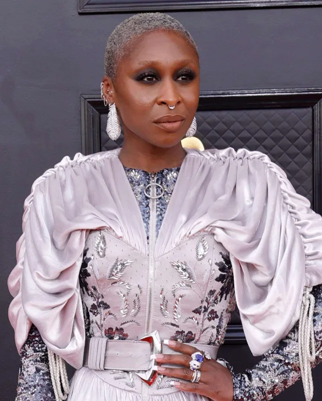 “Qremmi”nin qırmızı xalısında dəb yarışı