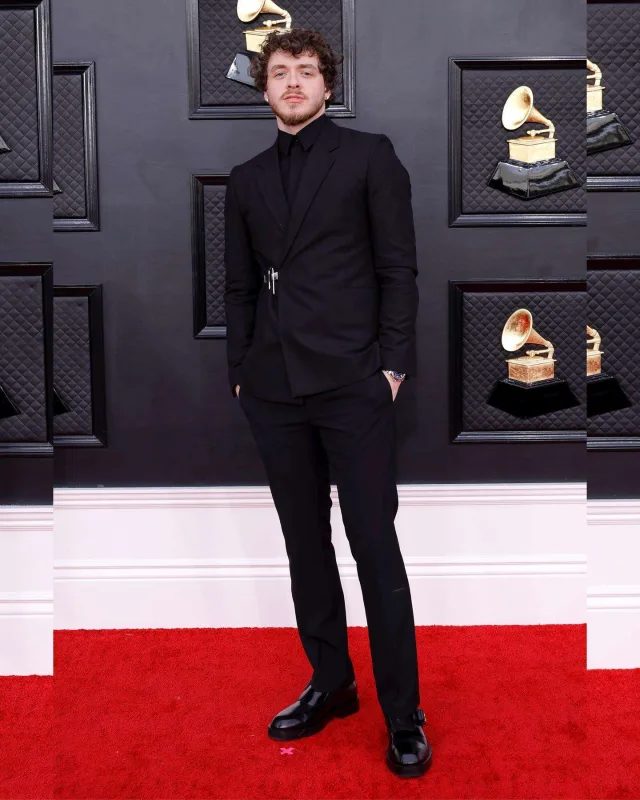 “Qremmi”nin qırmızı xalısında dəb yarışı