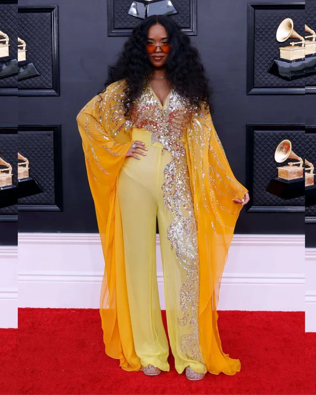 “Qremmi”nin qırmızı xalısında dəb yarışı