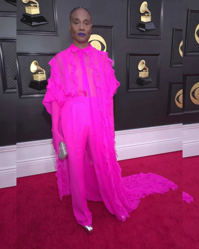 “Qremmi”nin qırmızı xalısında dəb yarışı