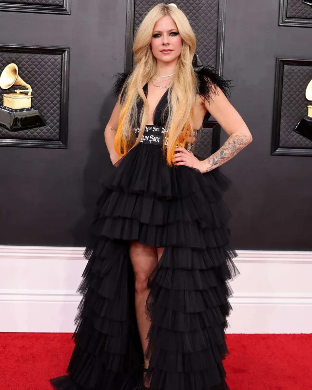 “Qremmi”nin qırmızı xalısında dəb yarışı