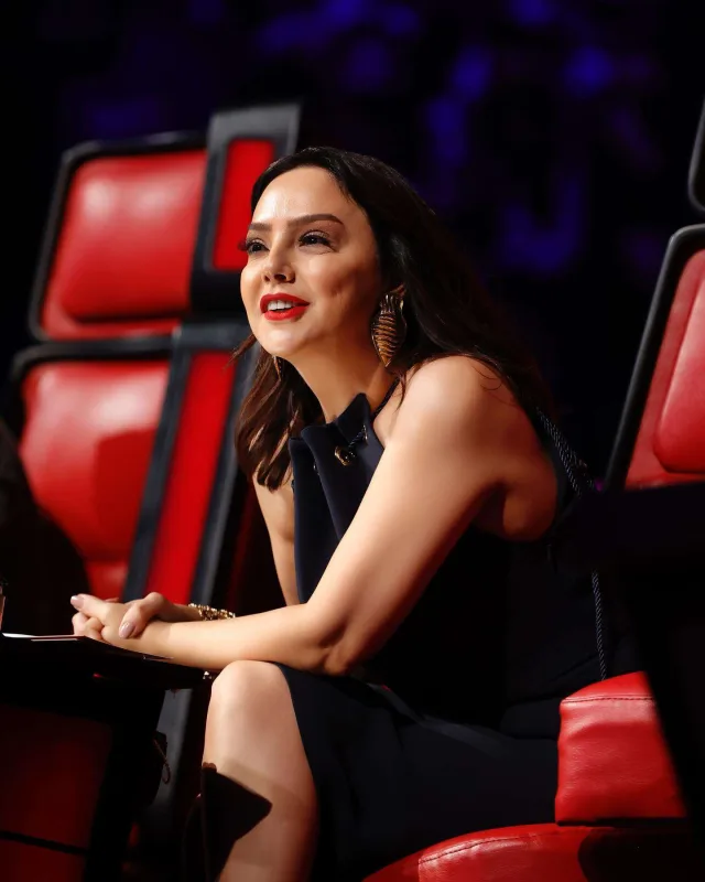 Sevgilisi Ebru üçün xanımından boşanır