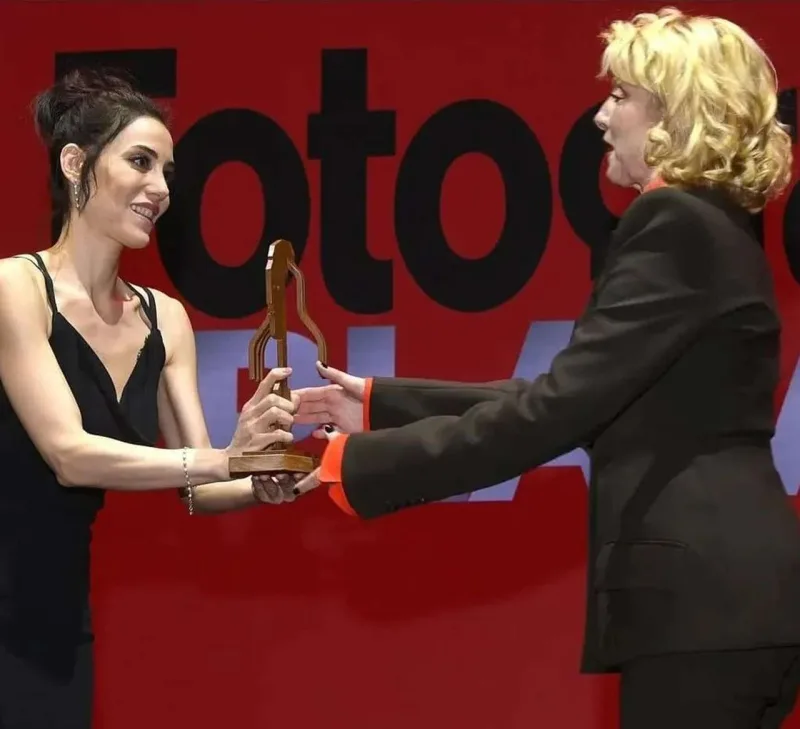 Cansu İspanyadakı mükafat gecəsində