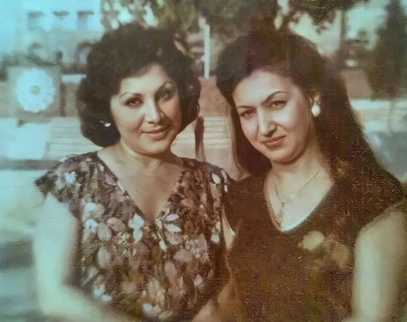 Flora Kərimova həmkarı ilə arxiv fotosunu paylaşdı