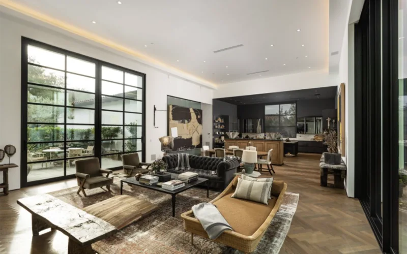 Evini 13,5 milyon dollara satdı