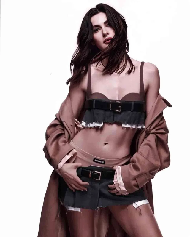 Nəsrin “Hello”nun siması oldu