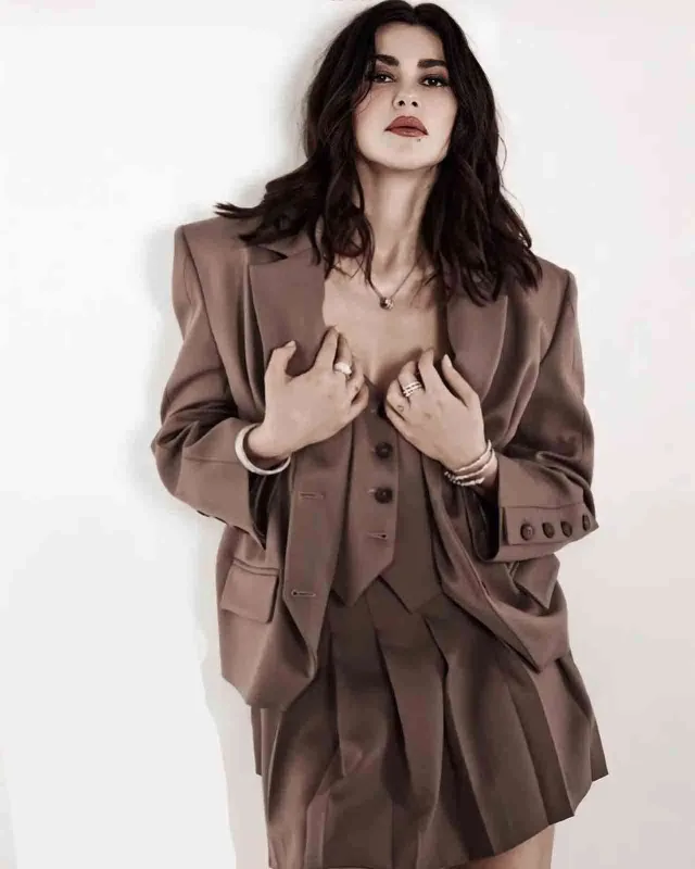 Nəsrin “Hello”nun siması oldu