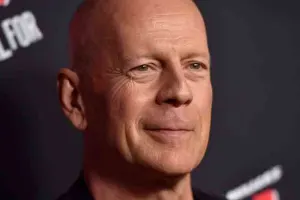 Xəstəliyinə görə mülklərini satdı