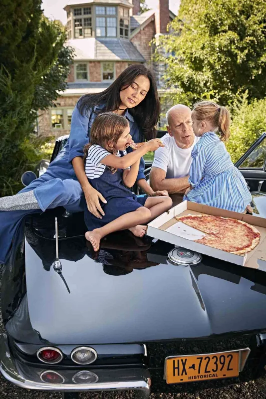 Xəstəliyinə görə mülklərini satdı