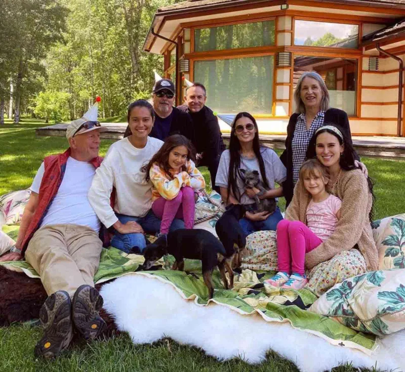 Xəstəliyinə görə mülklərini satdı