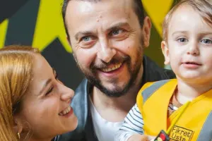 Hazalın əri saç əkdirdi