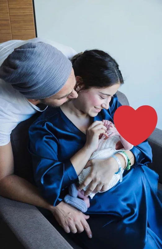 Hazalın əri saç əkdirdi