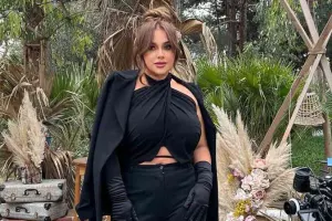 Yeni görünüşdə kamera qarşısına keçdi