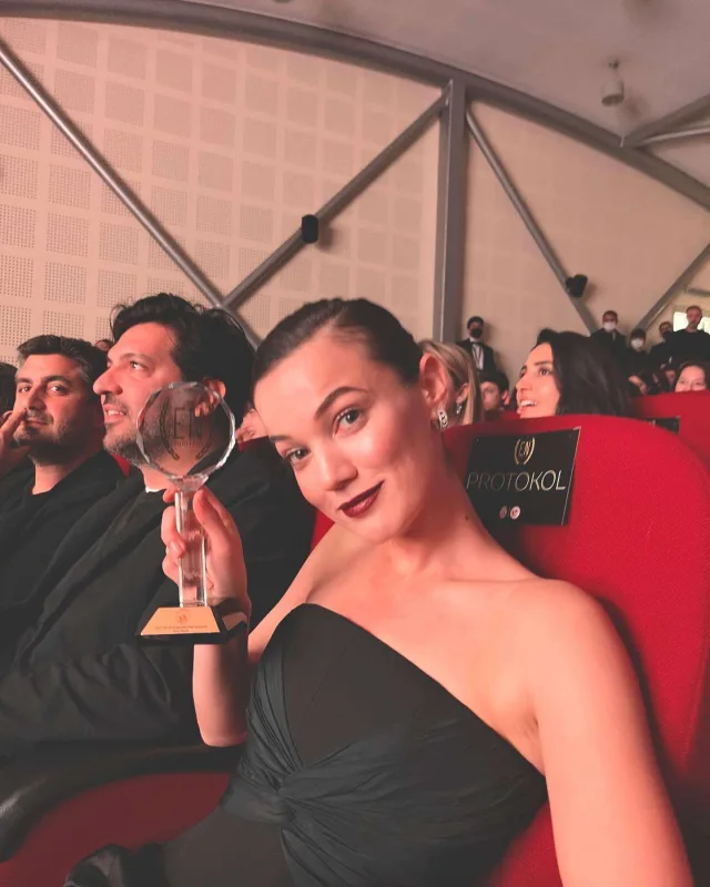 Pınar ərəb əsilli olduğunu açıqladı