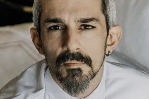 Məşhurun anası 9-cu mərtəbədən yıxıldı