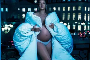 Hamilə Rihanna kamera qarşısında