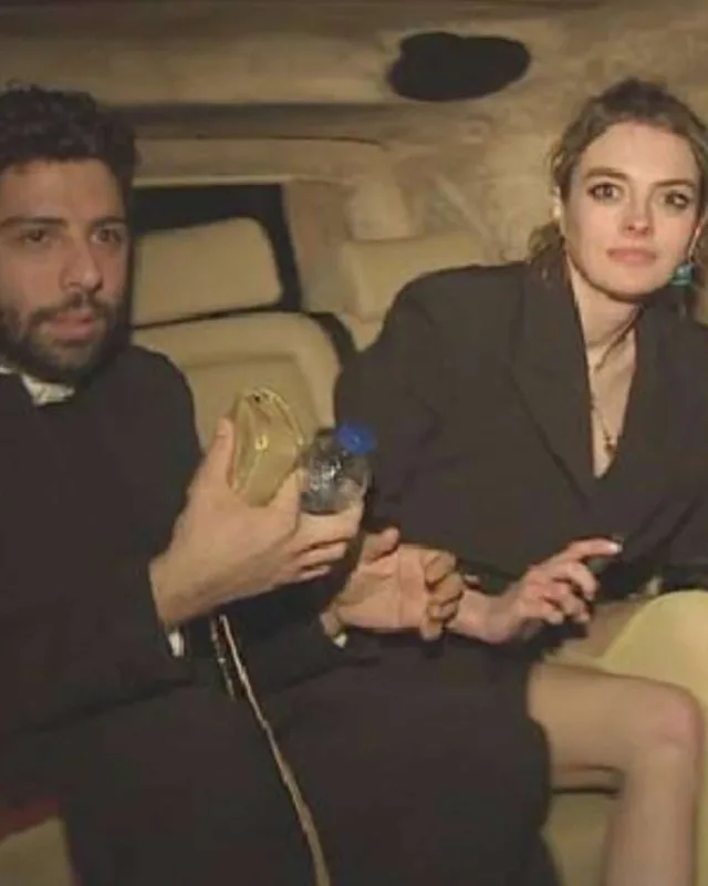 Sinif yoldaşı ilə sevgili oldu