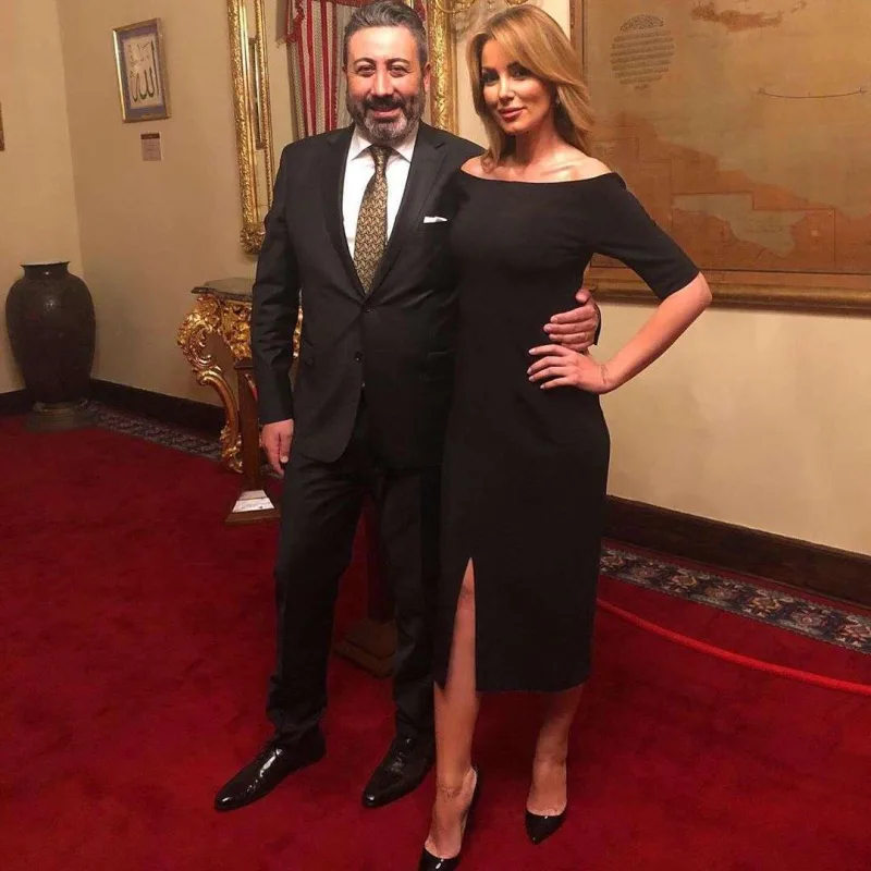 Petek boşanıb, Mayamiyə köçür