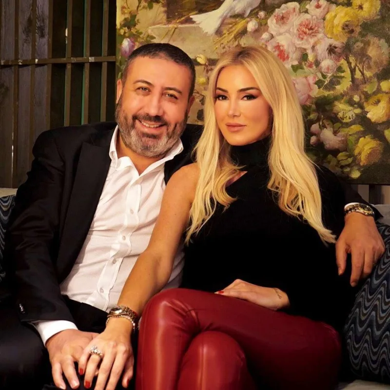 Petek boşanıb, Mayamiyə köçür