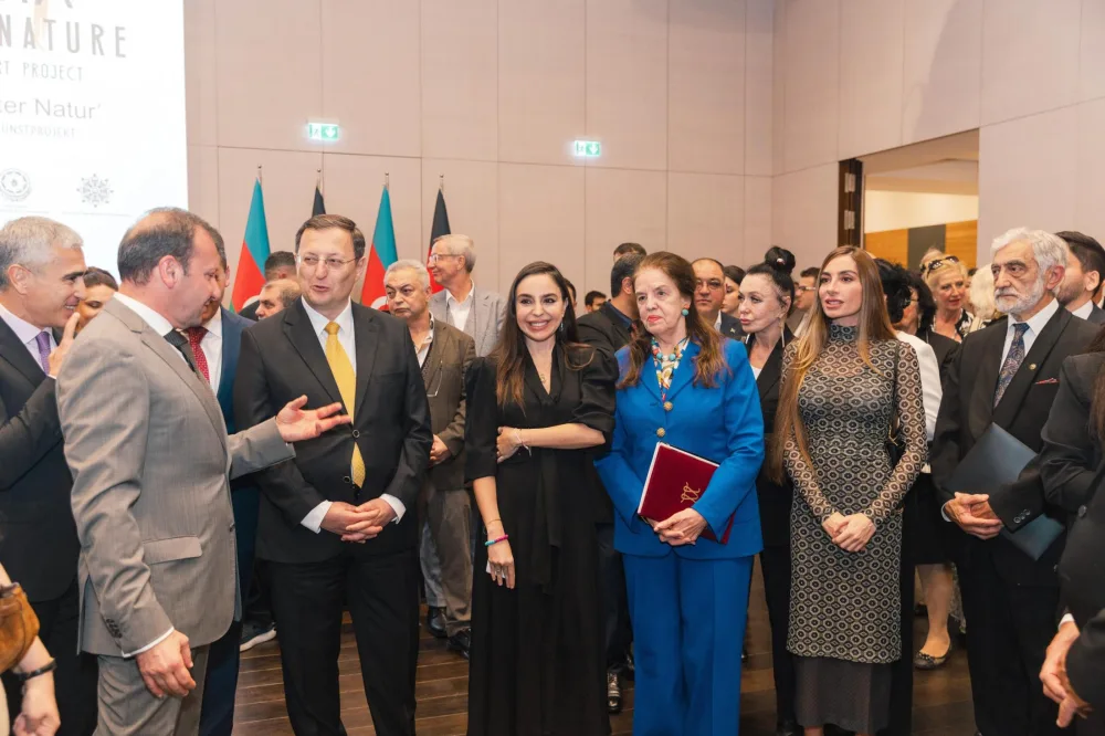 Leyla və Arzu Əliyevalar Berlində sərgidə - Fotolar
