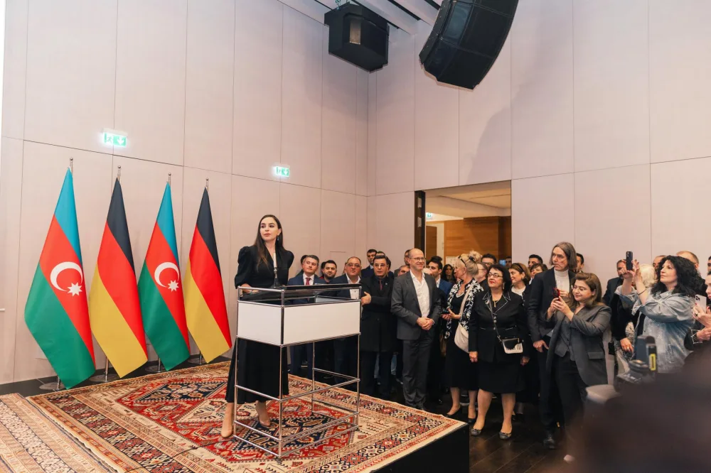 Leyla və Arzu Əliyevalar Berlində sərgidə - Fotolar
