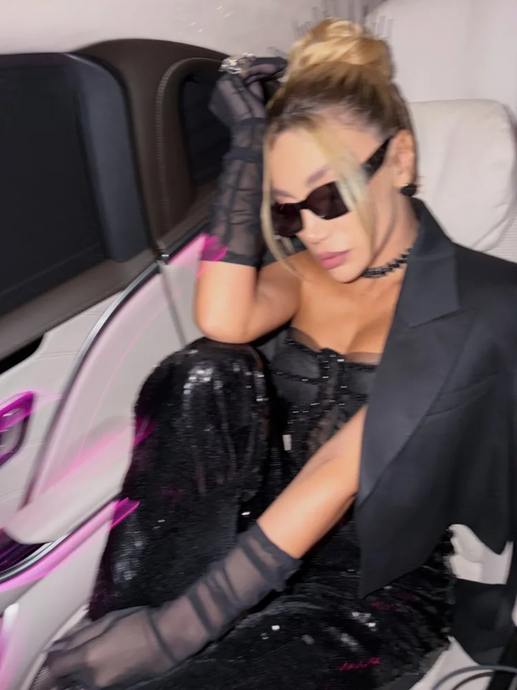 Röya Ayxanın qara “look”u
