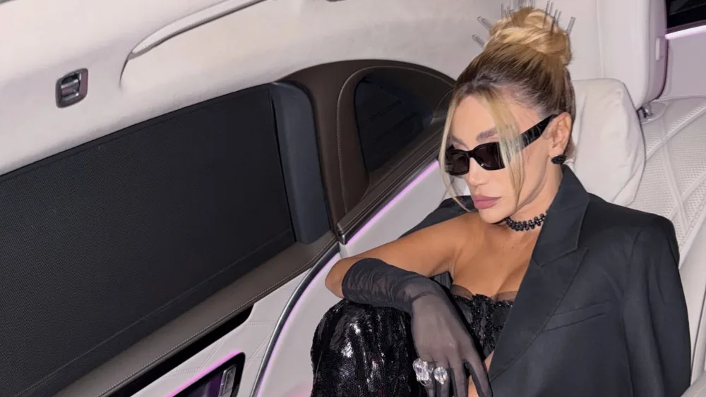 Röya Ayxanın qara “look”u