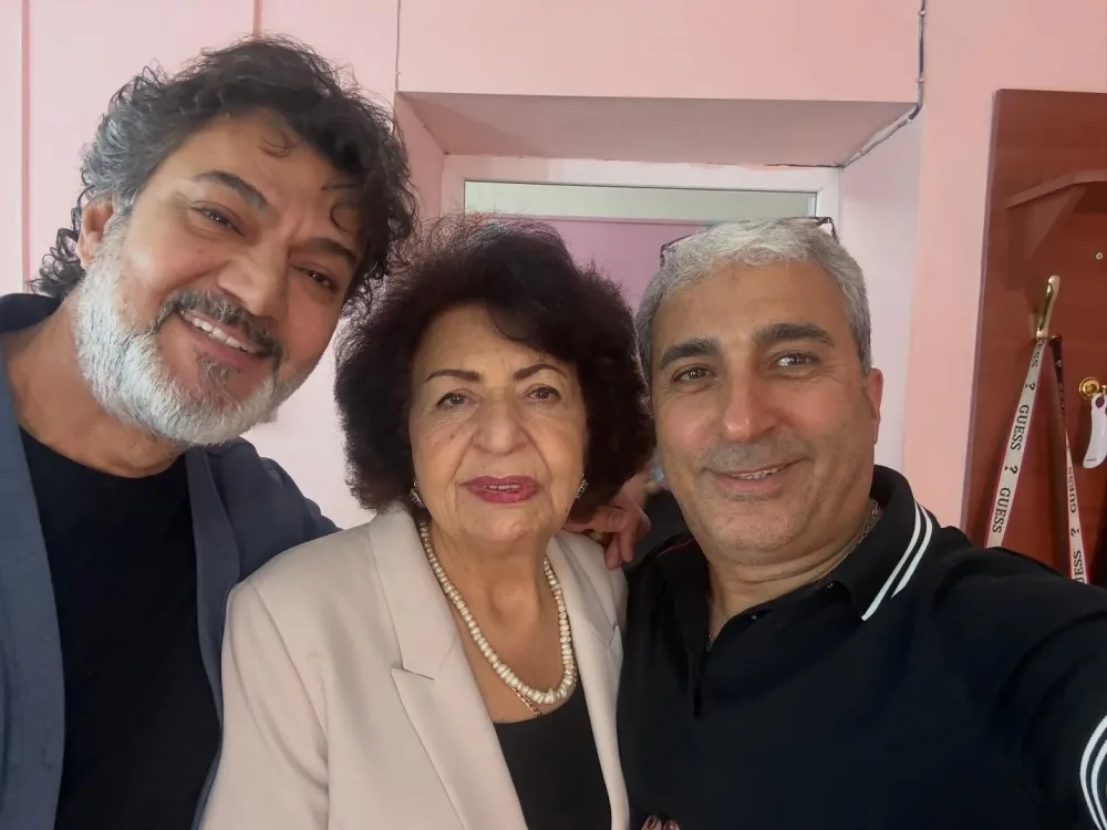 Bir araya gəldilər