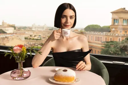 "Emily in Paris" yeni mövsümlə geri qayıdır