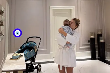 Röya Ayxan qardaşı oğlu ilə...