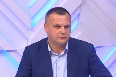 Tanınmış aparıcıya ağır itki