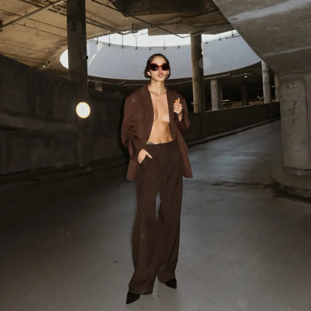 Səmra yenə iddialı  fotolar çəkdirdi