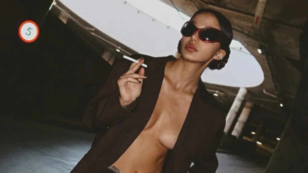 Səmra yenə iddialı  fotolar çəkdirdi