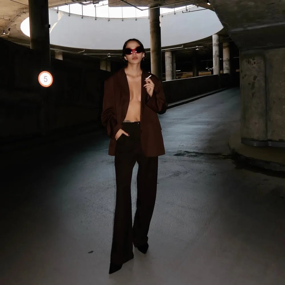 Səmra yenə iddialı  fotolar çəkdirdi