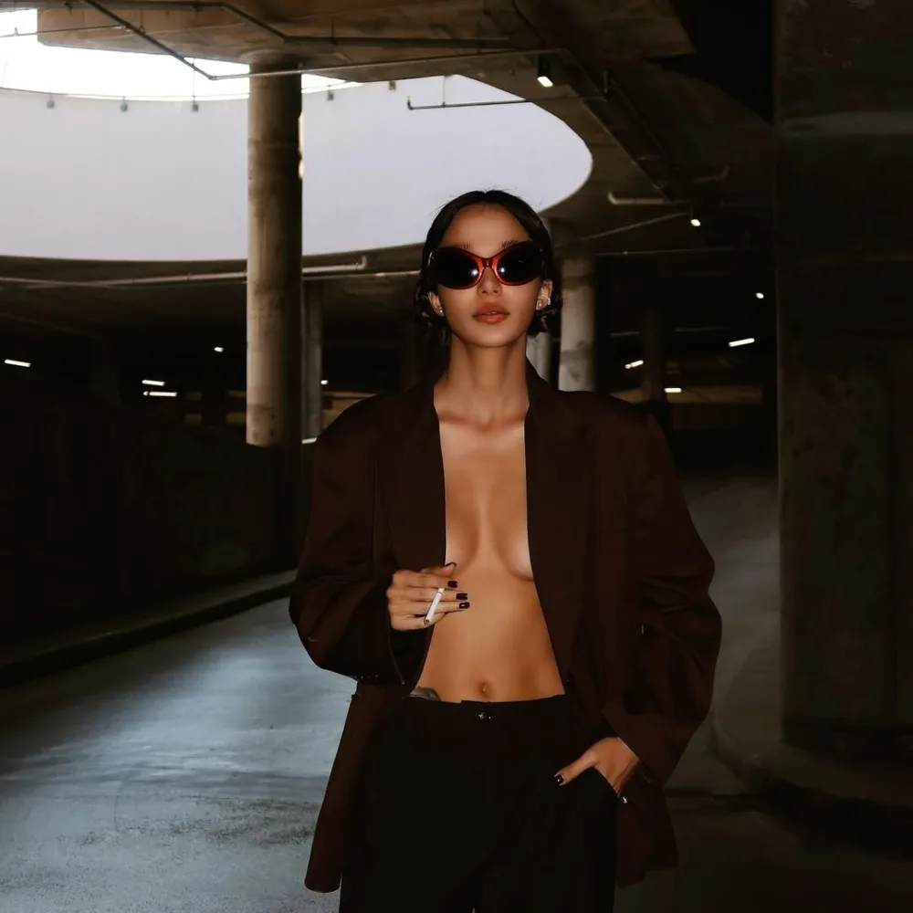 Səmra yenə iddialı  fotolar çəkdirdi