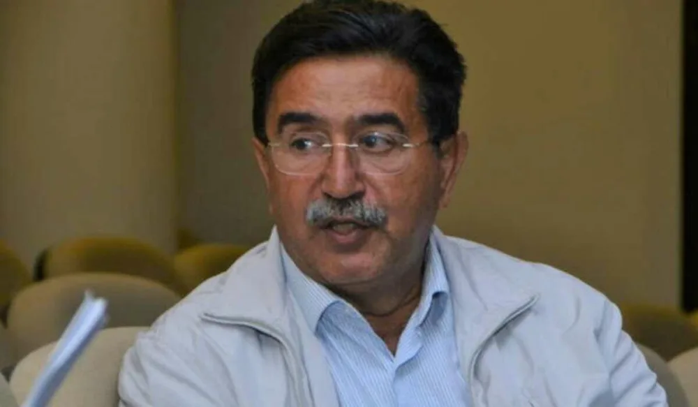 Yadigar Muradov süni nəfəs aparatına qoşulub