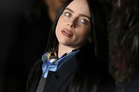 Billi Aylişin çıxışı gündəm oldu