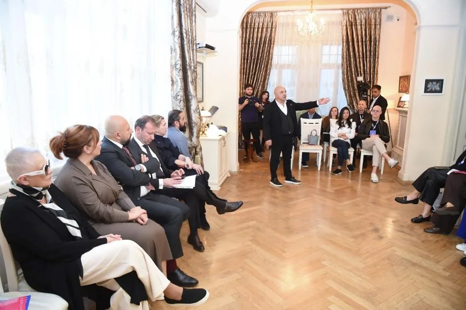 Leyla Əliyeva Yaradıcılıq Mərkəzində ağacı əkdi - Fotolar