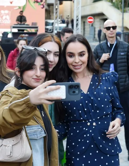 Leyla Əliyeva Yaradıcılıq Mərkəzində ağacı əkdi - Fotolar