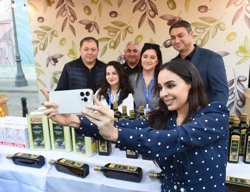 Leyla Əliyeva Yaradıcılıq Mərkəzində ağacı əkdi - Fotolar