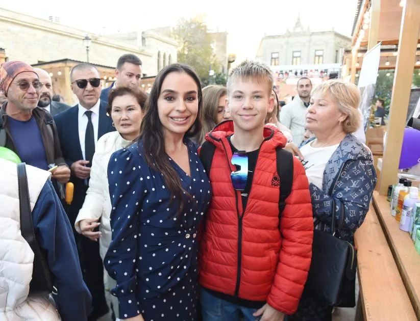 Leyla Əliyeva Yaradıcılıq Mərkəzində ağacı əkdi - Fotolar