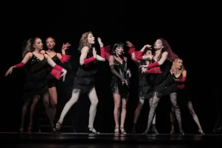 Caz, ehtiras və Dilarə Kazımova – Bakıda “Chicago” müzikli alqışlarla qarşılandı!