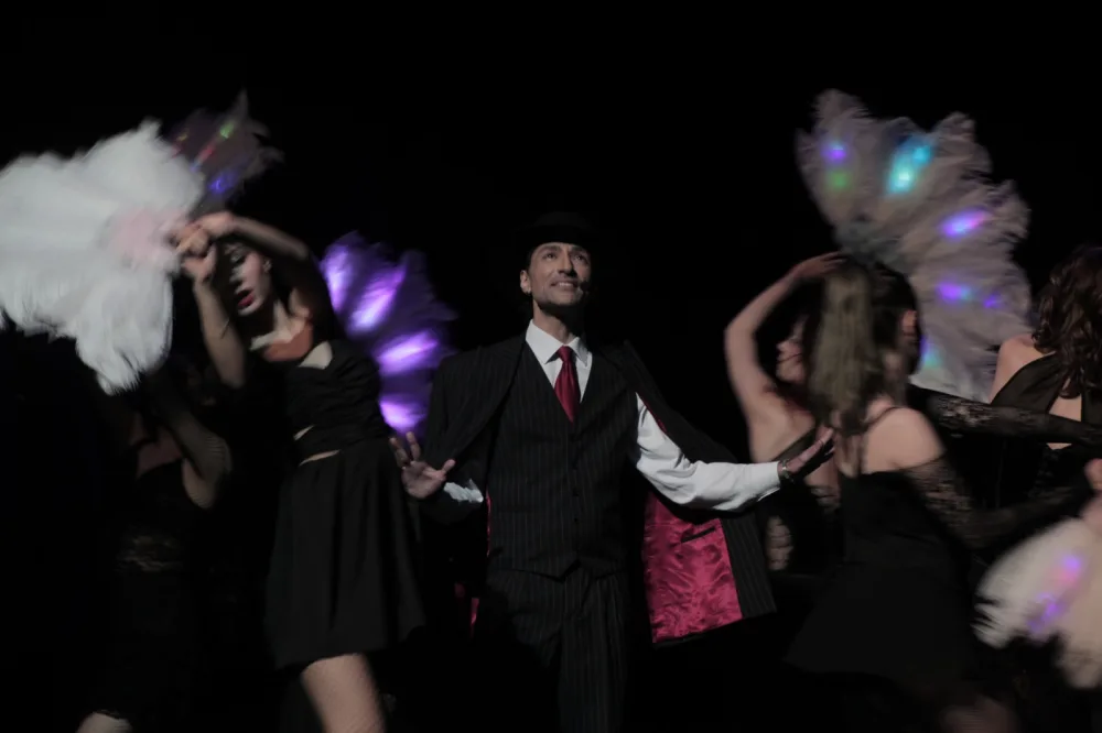 Caz, ehtiras və Dilarə Kazımova – Bakıda “Chicago” müzikli alqışlarla qarşılandı!