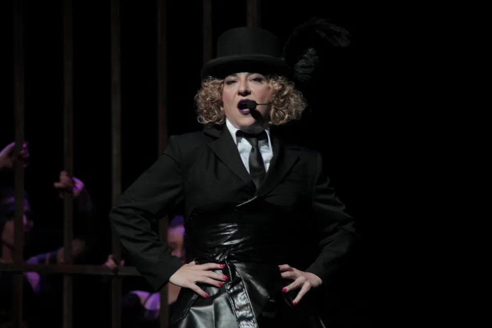 Caz, ehtiras və Dilarə Kazımova – Bakıda “Chicago” müzikli alqışlarla qarşılandı!