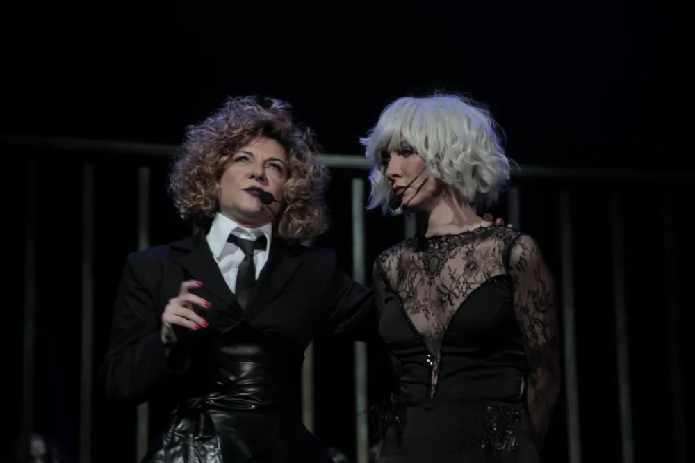 Caz, ehtiras və Dilarə Kazımova – Bakıda “Chicago” müzikli alqışlarla qarşılandı!