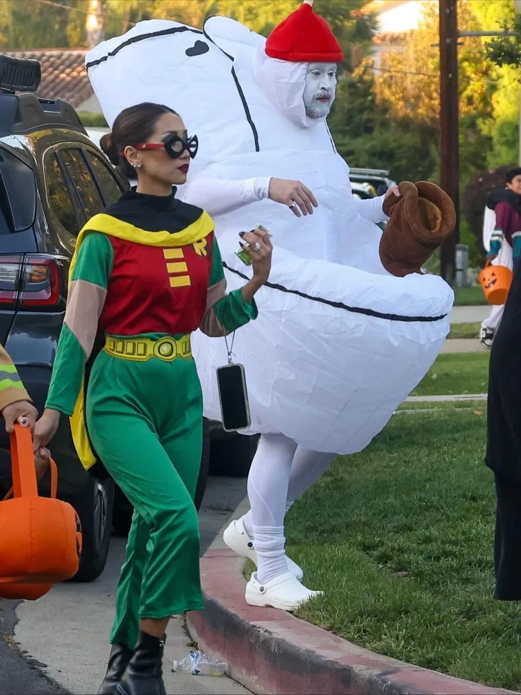 “Home Alone”nun ulduzu unitaz kostyumu geyindi