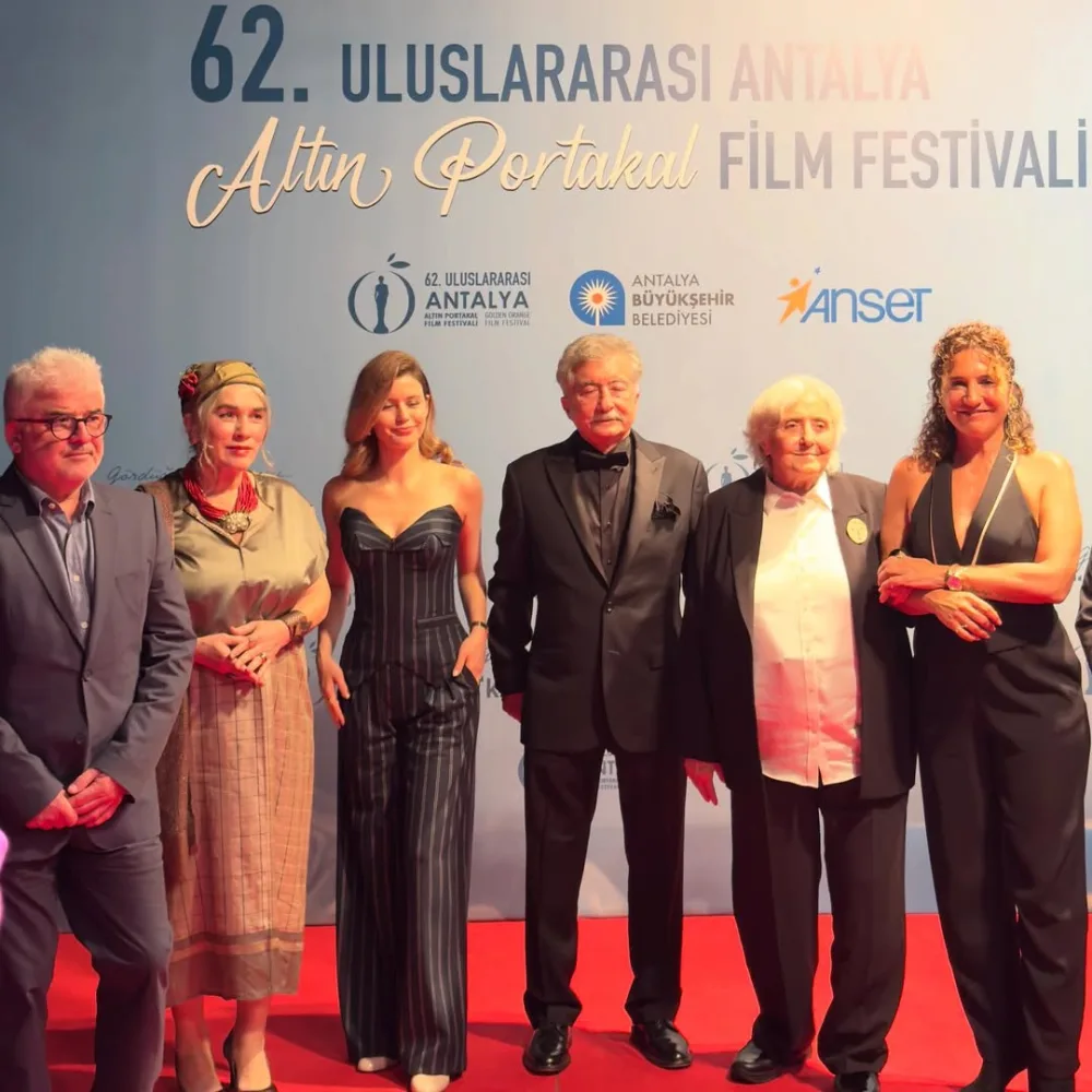 Beren Saat münsif oldu