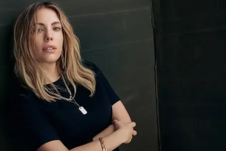 Eda Ece ailəsi ilə bağlı danışdı