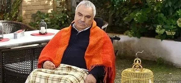 O səhnəni yenidən canlandırdı